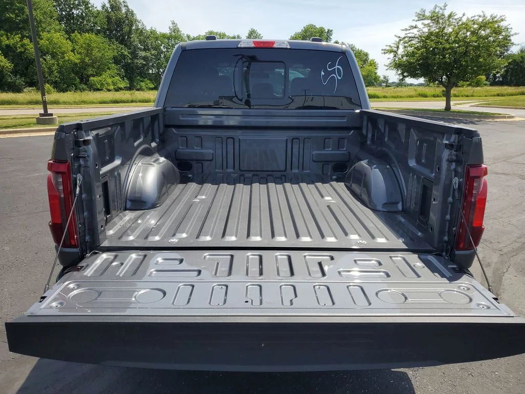 New 2026 Carbonized Gray Metallic Ford XLT image 27