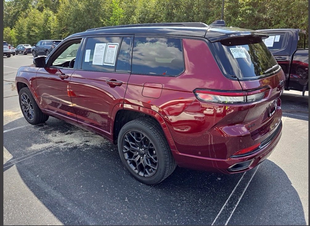 Used 2025 Red Jeep Summit image 3