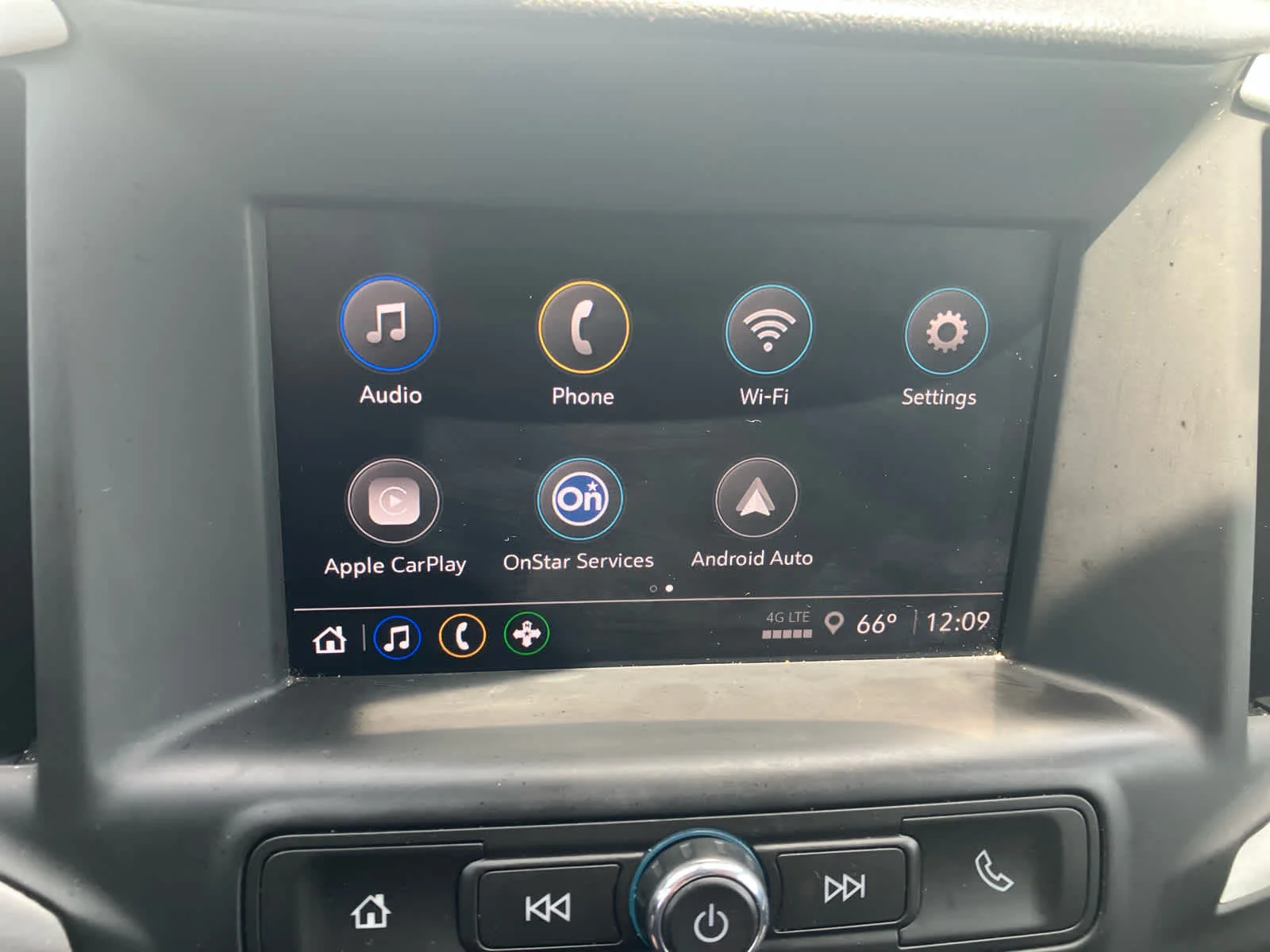Used 2024 Sterling Metallic GMC SLE image 21