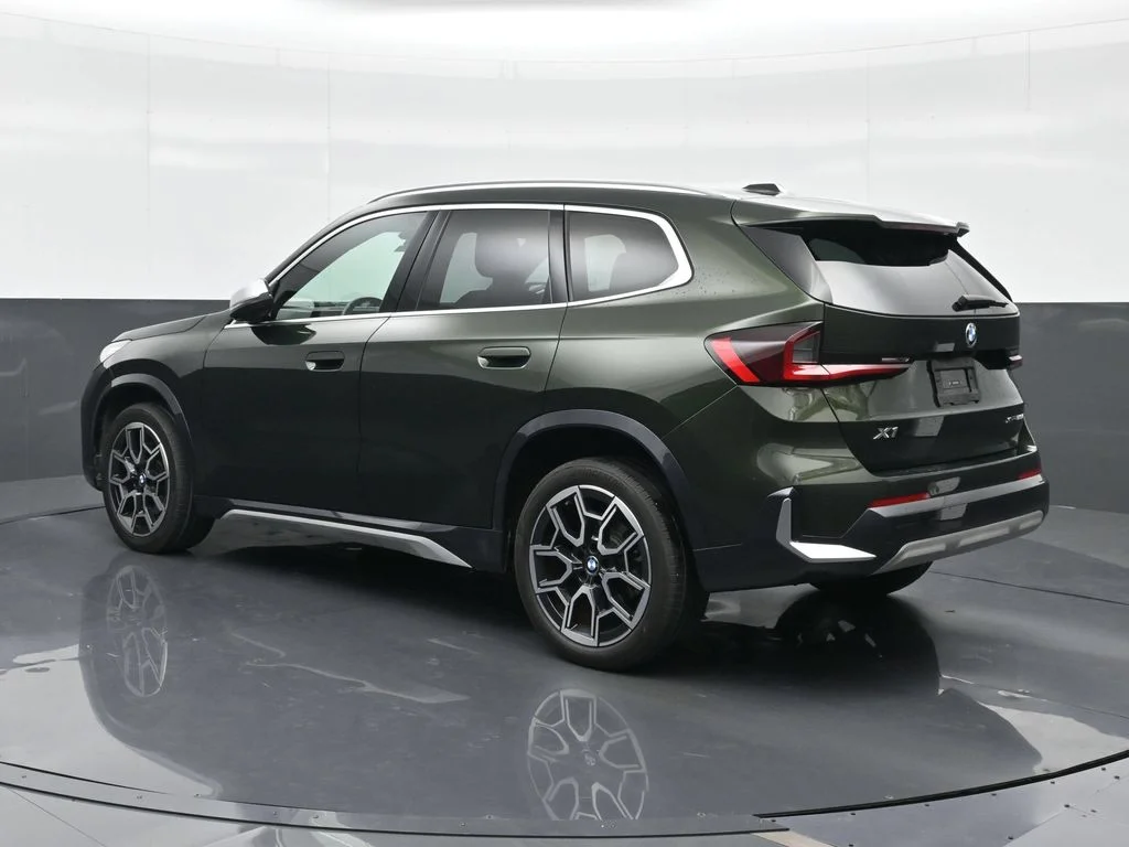 Used 2023 Green BMW xDrive28i image 2