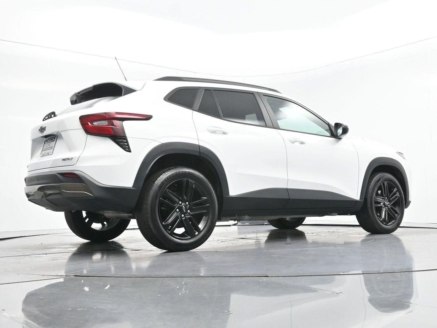 Used 2025 Summit White Chevrolet ACTIV image 48
