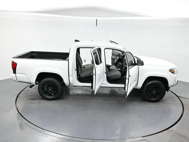 Used 2022 White Toyota SR5 image 41