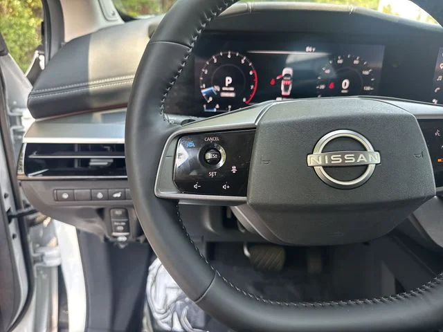 Used 2025 White Nissan SL image 17