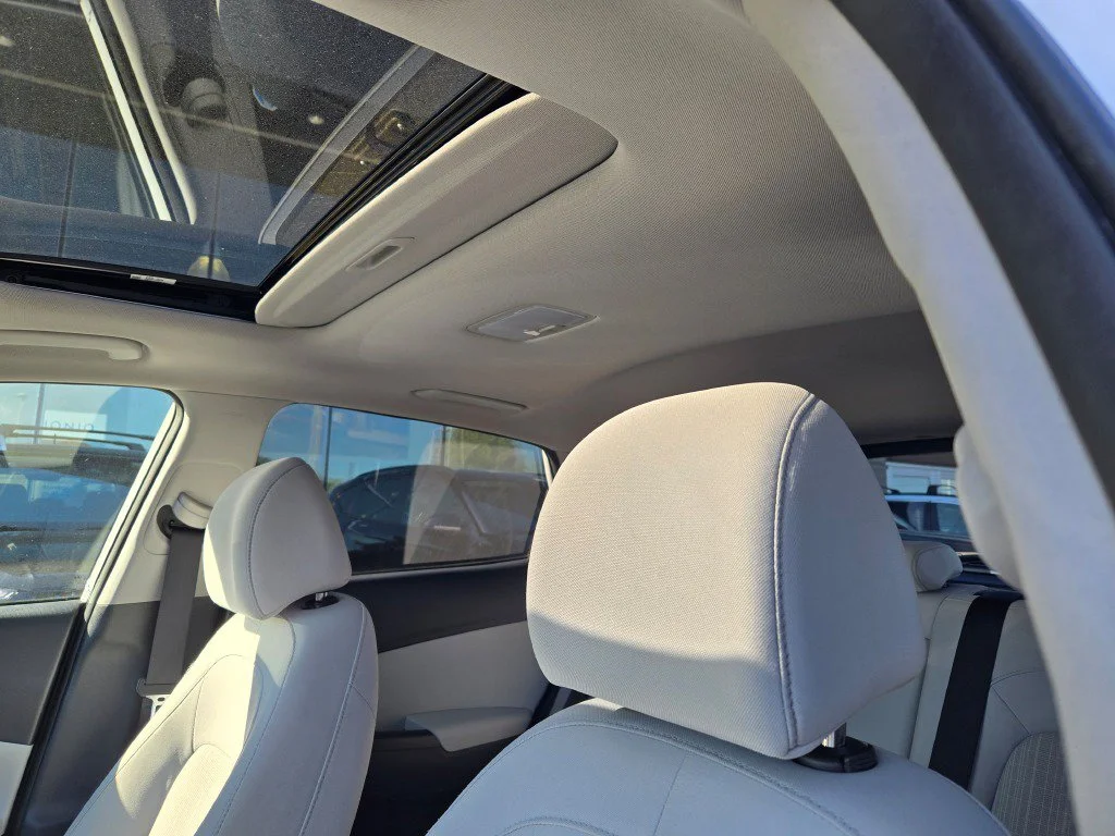 Used 2023 White Hyundai SEL image 22