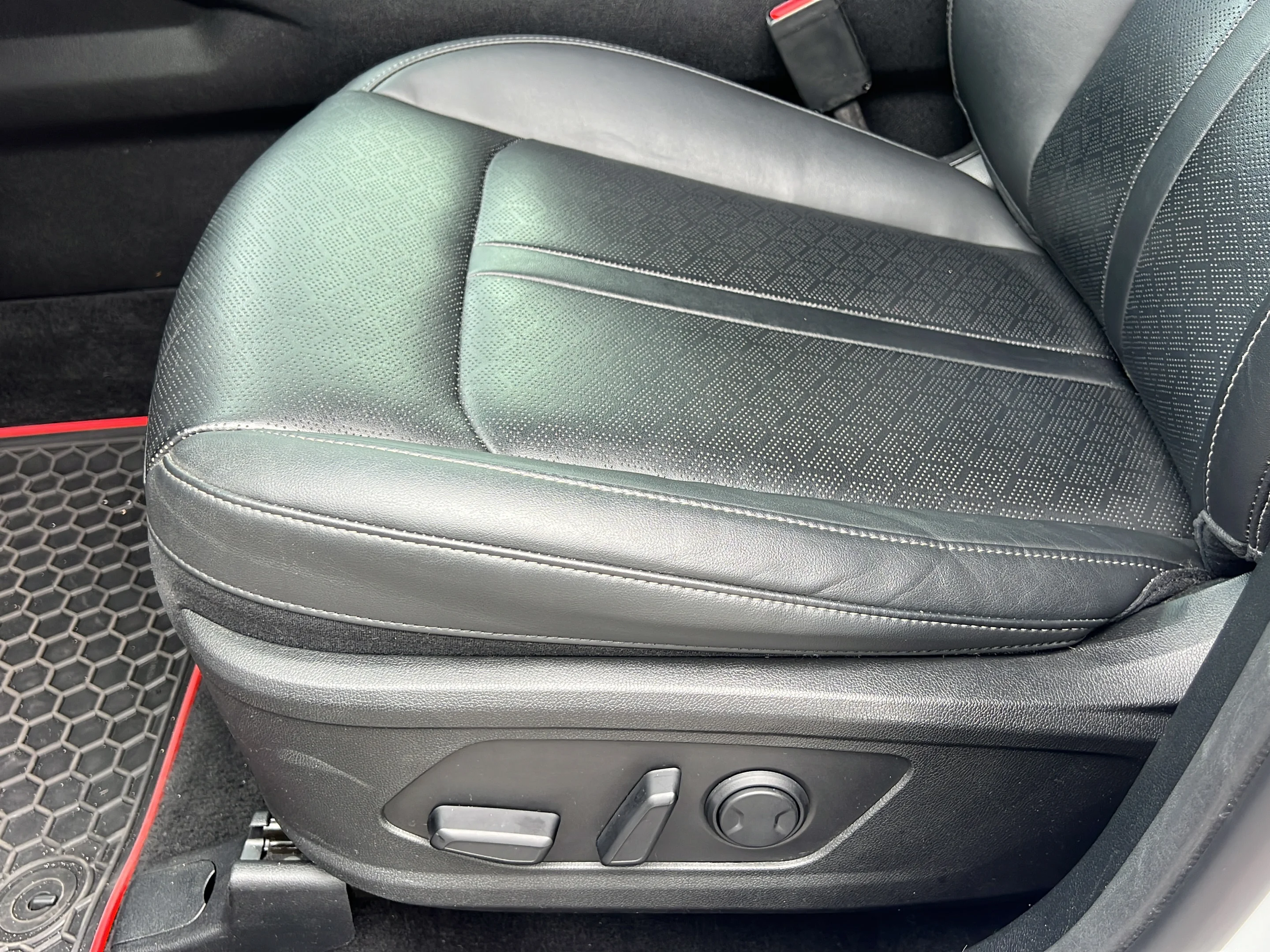 Used 2023 Glacial White Pearl Kia EX image 18