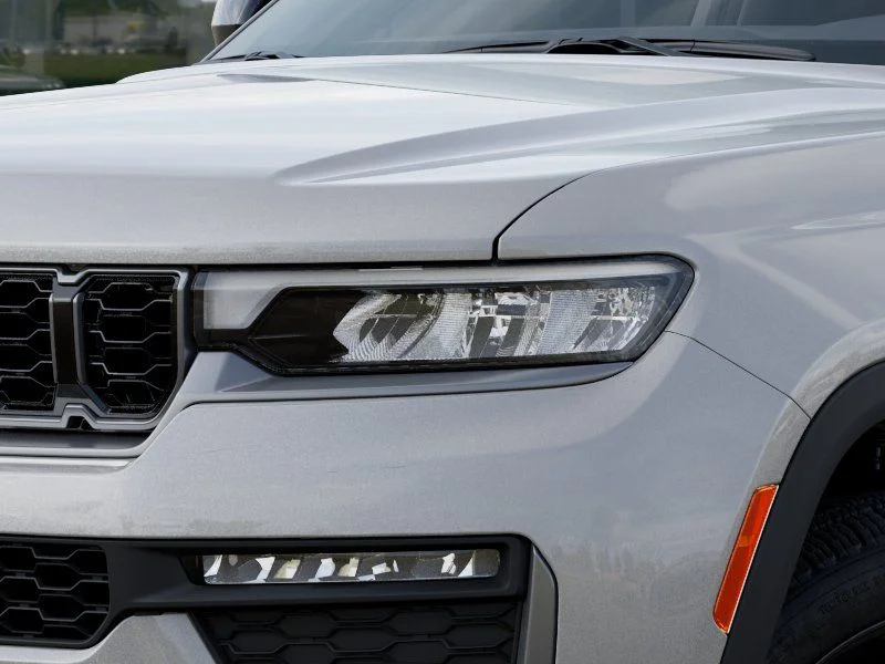New 2026 Silver Zynith Exterior Paint Jeep Limited image 11