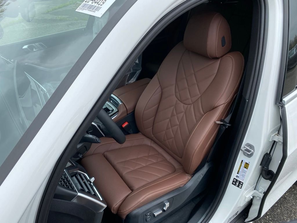 New 2026 Alpine White BMW xDrive40i image 11
