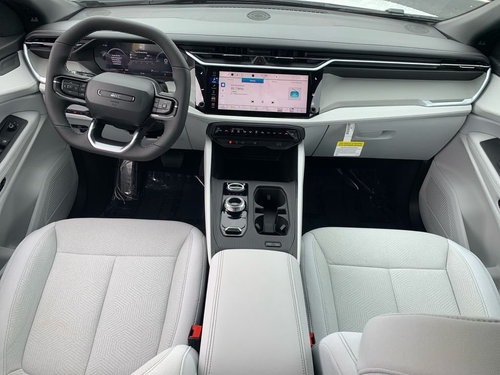 New 2026 Bright White Clear-Coat Exterior Paint Jeep Laredo image 24