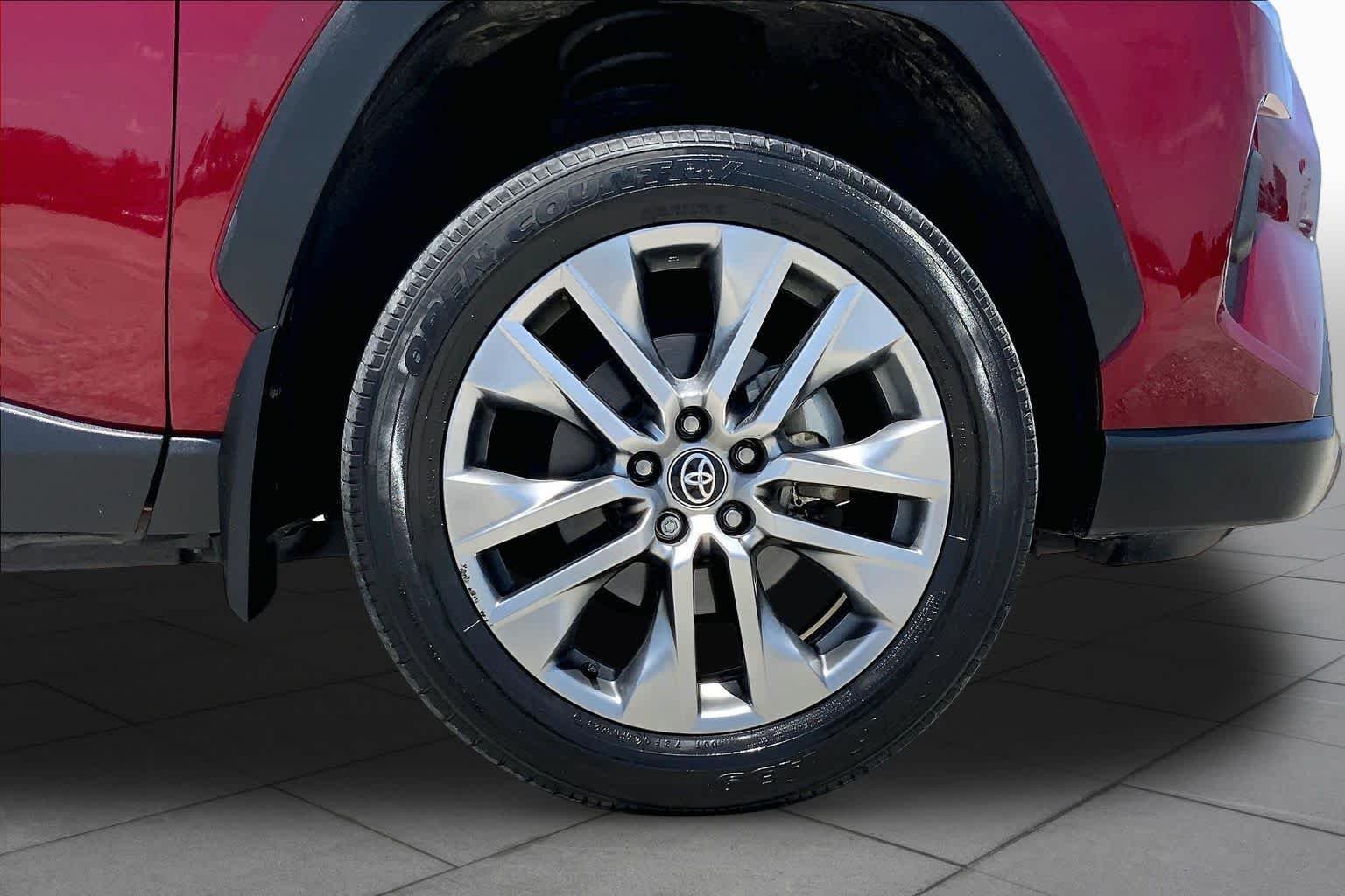 Used 2024 Ruby Flare Pearl Toyota XLE Premium image 11
