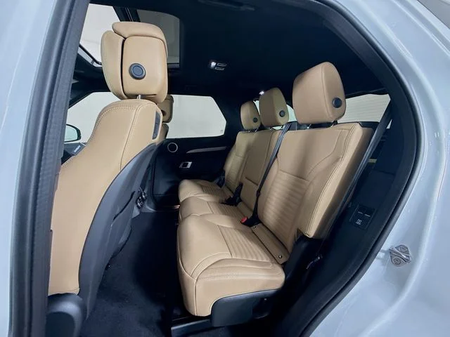 New 2026 Fuji White Land Rover Dynamic SE image 24