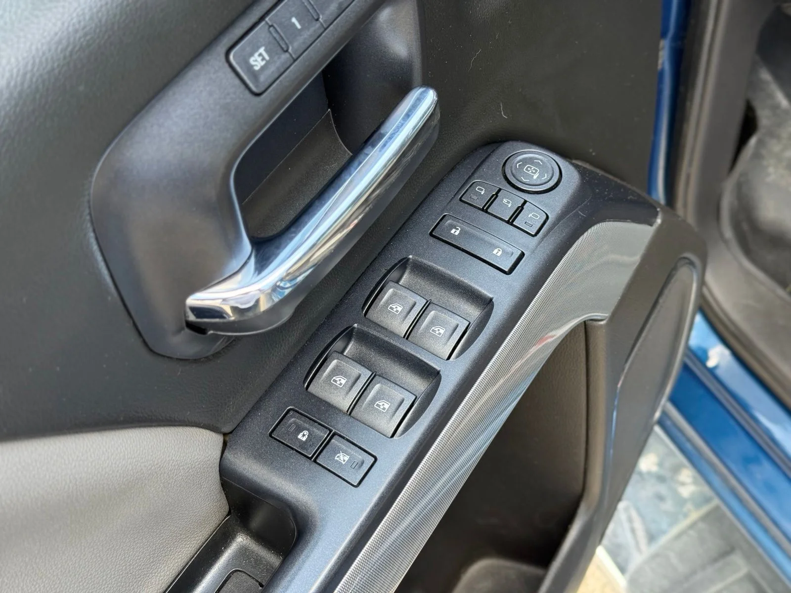 Used 2018 Blue Chevrolet LTZ image 16