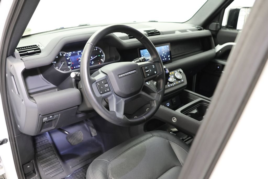 Used 2023 Fuji White Land Rover X-Dynamic SE image 28