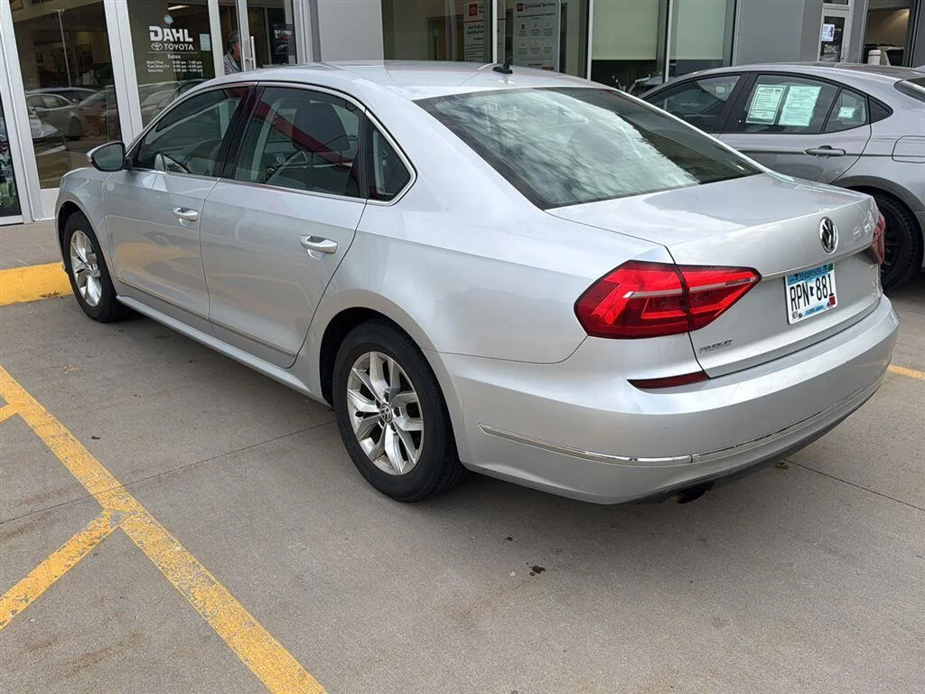 Used 2016  Volkswagen 1.8T S image 8