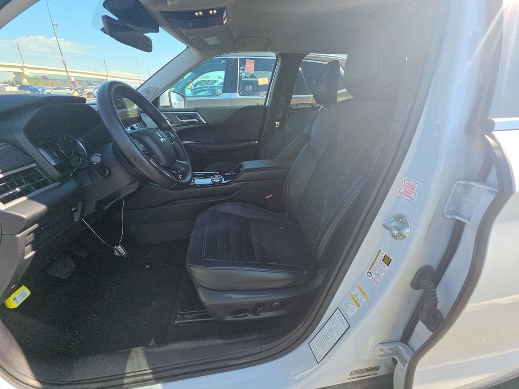 Used 2025 White Mitsubishi Trail Edition image 9