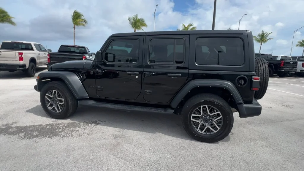 Used 2023 Black Jeep Sport S image 6