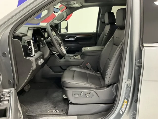 2026 GMC Sierra 3500HD Denali - Photo 17