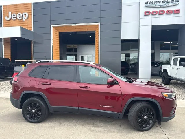 Used 2020 Red Jeep Latitude image 5
