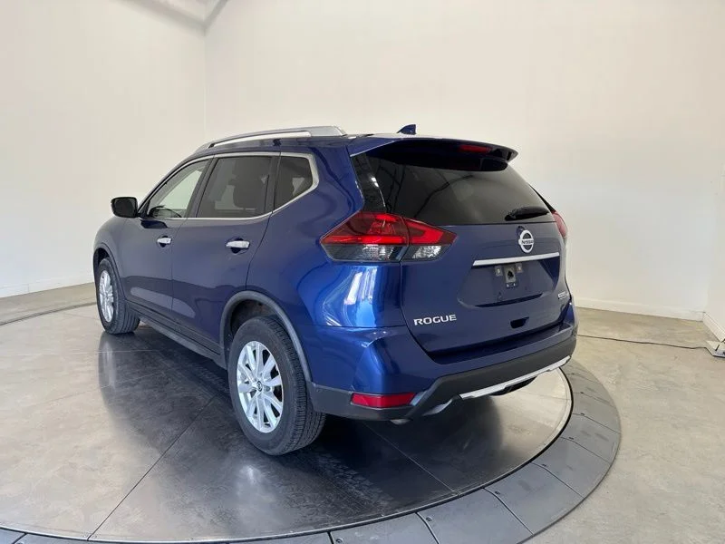 Used 2019 Blue Nissan S image 5