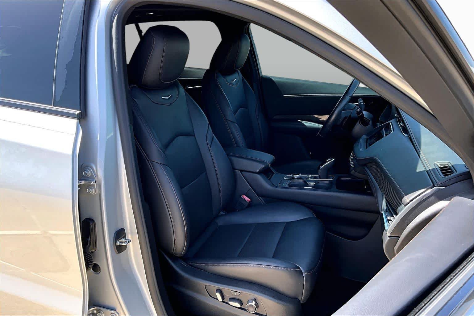 Used 2020 Radiant Silver Metallic Cadillac FWD Sport image 9