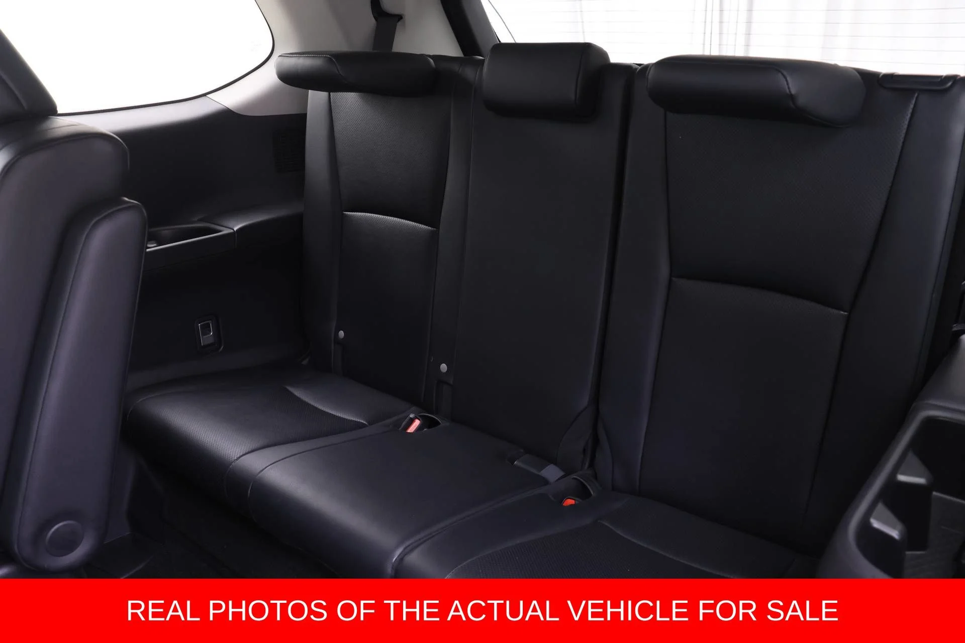 Used 2025 White Toyota XLE image 12