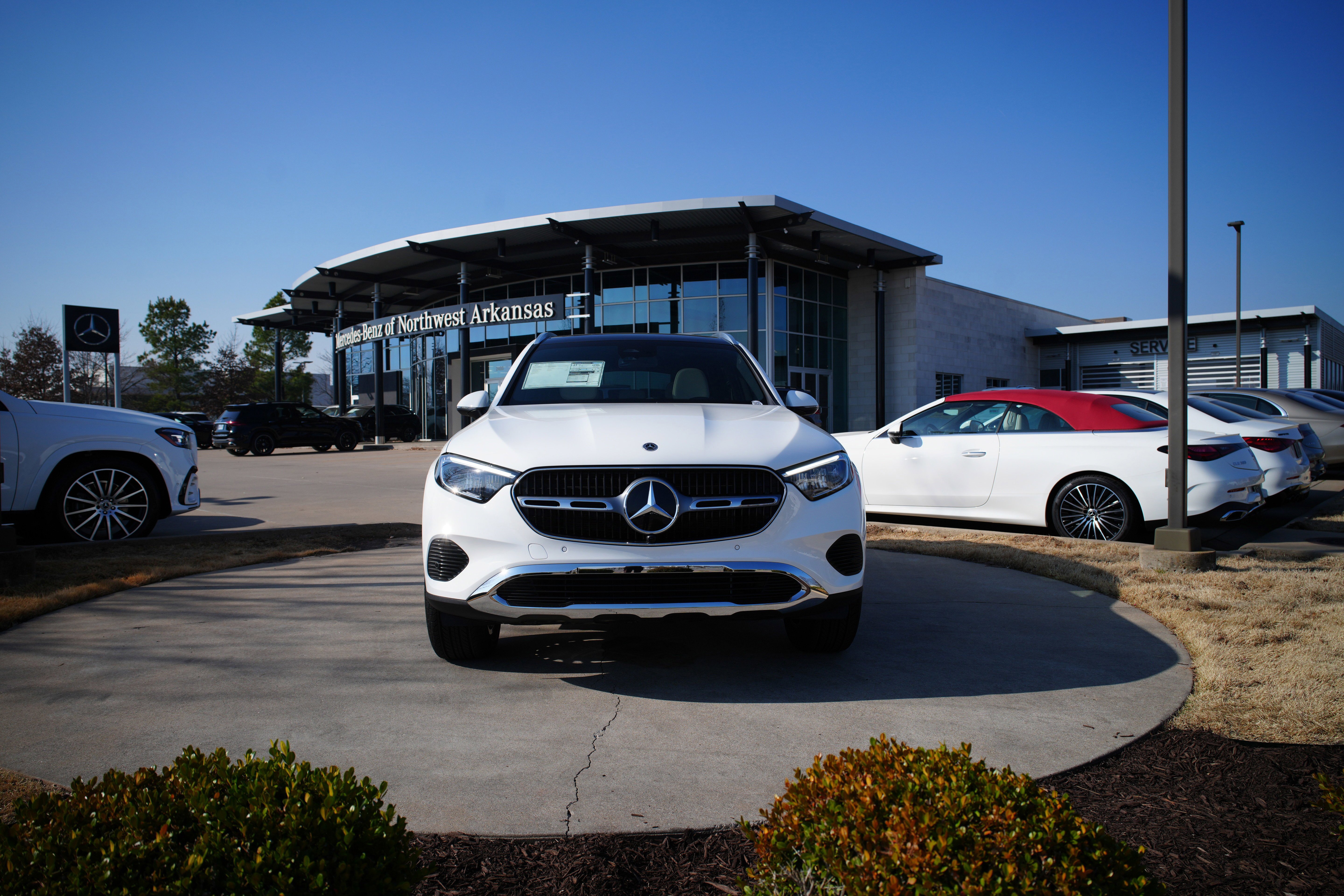 New 2026 POLAR WHITE Mercedes-Benz GLC 300 image 2