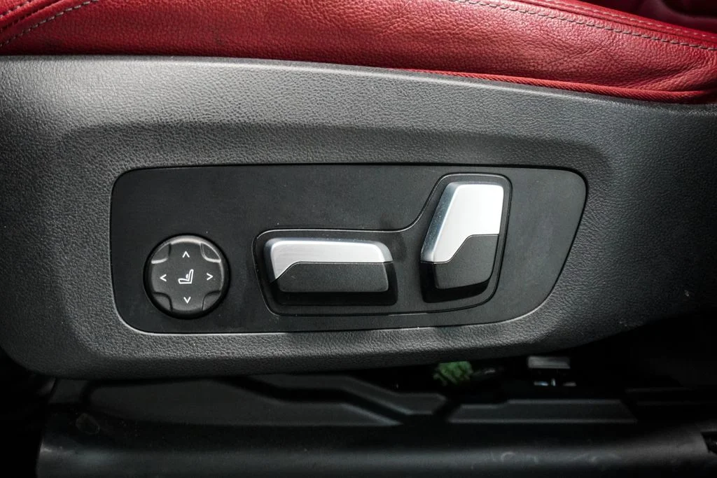 Used 2023 White BMW xDrive30i image 8