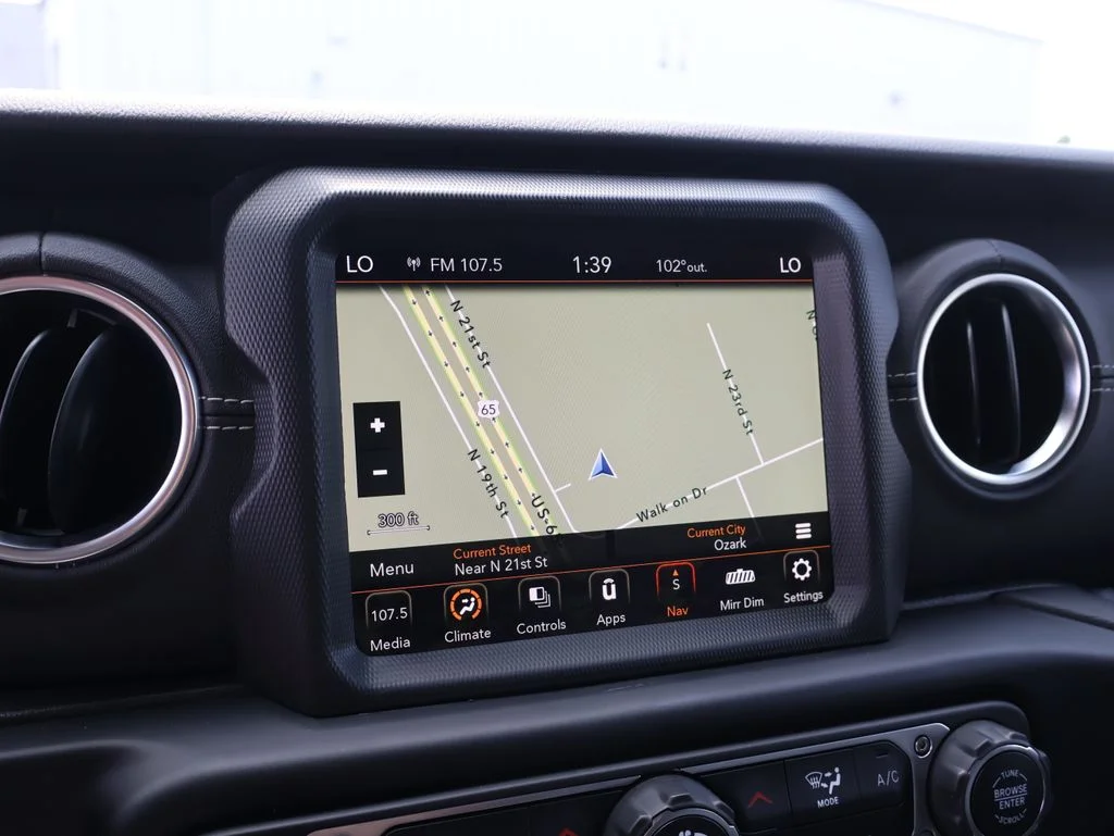 Used 2022 Silver Jeep Overland image 33