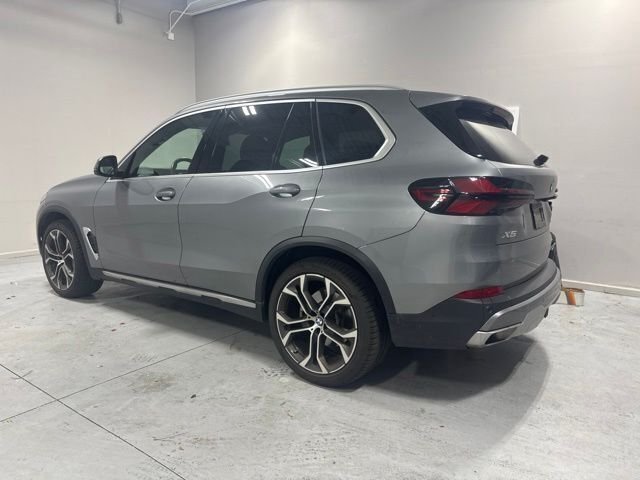 Used 2024 Gray BMW xDrive40i image 8