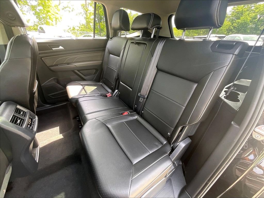 Used 2023 Black Volkswagen 3.6L V6 SE w/Technology image 14
