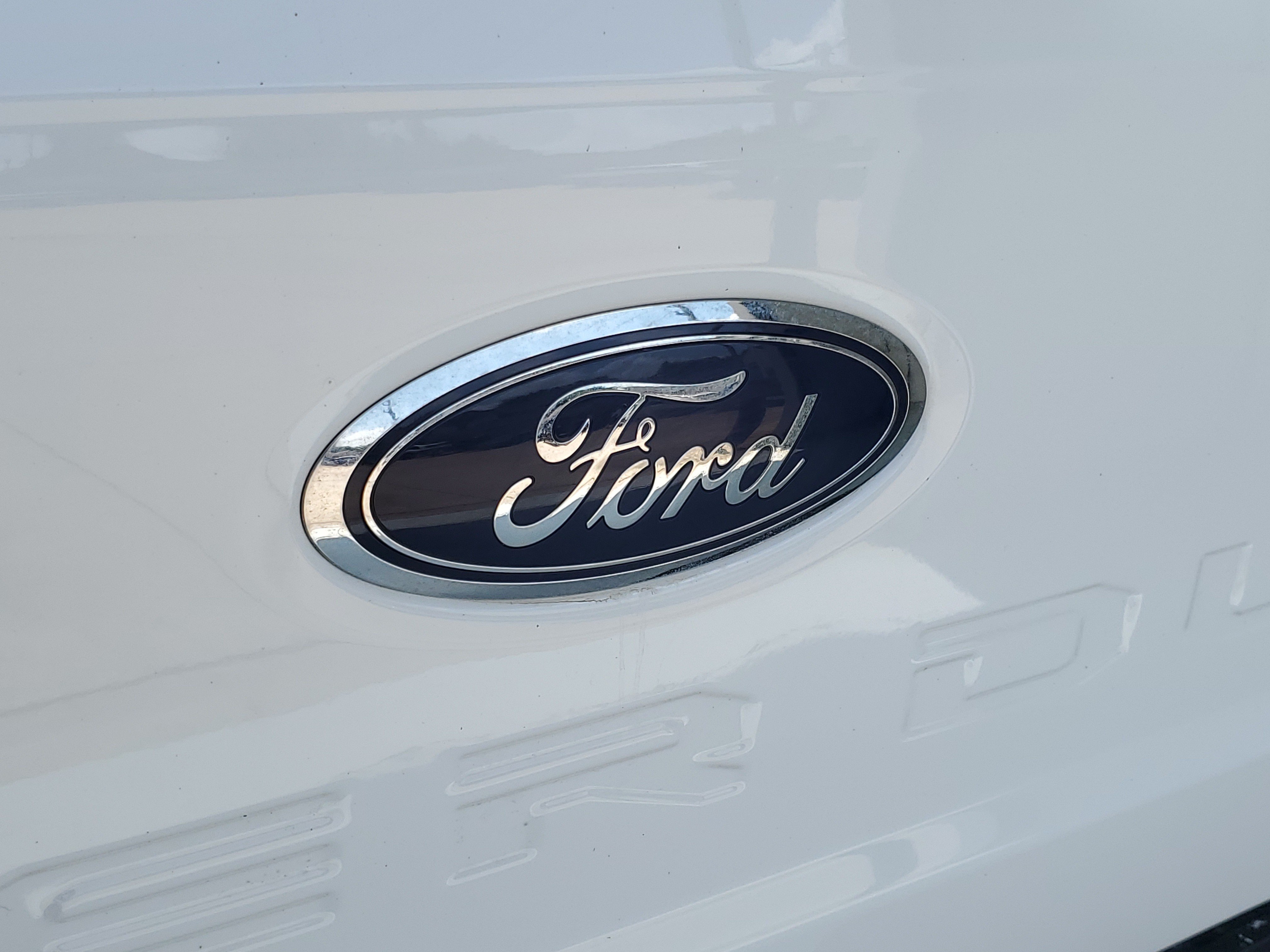 Used 2025 Oxford White Ford XLT image 8