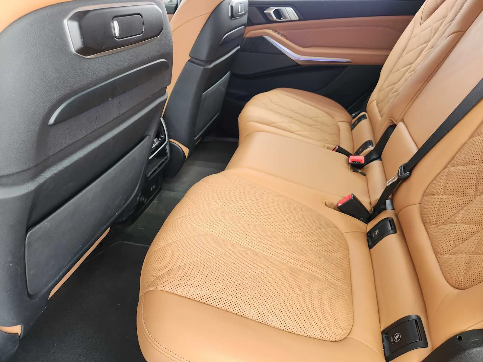 Certified Used 2024 Mineral White Metallic BMW xDrive40i image 20