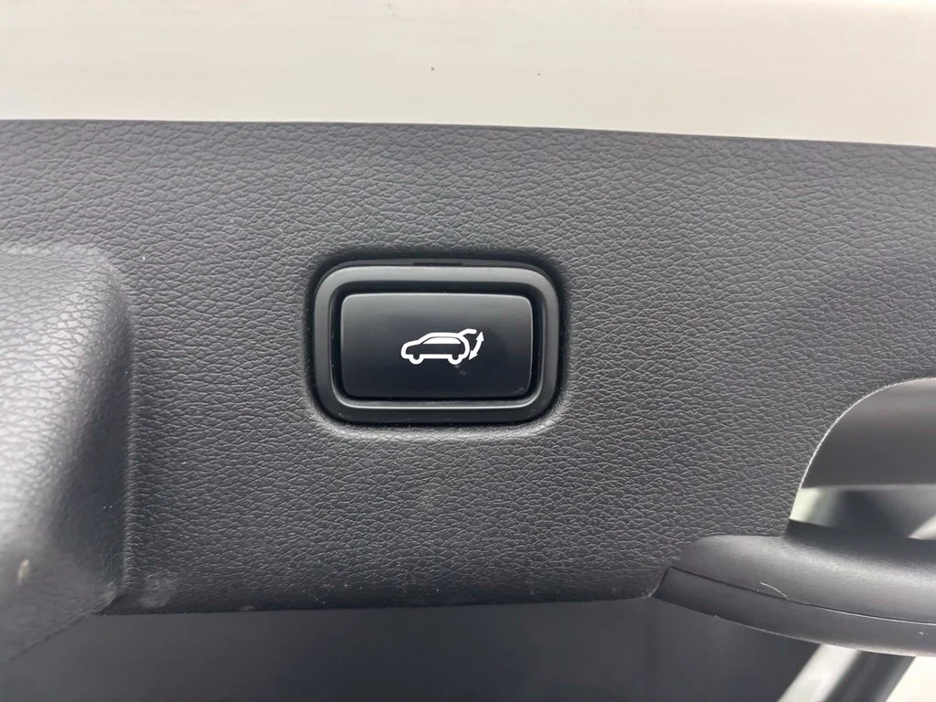 Used 2023 White Kia X-Pro Prestige image 11