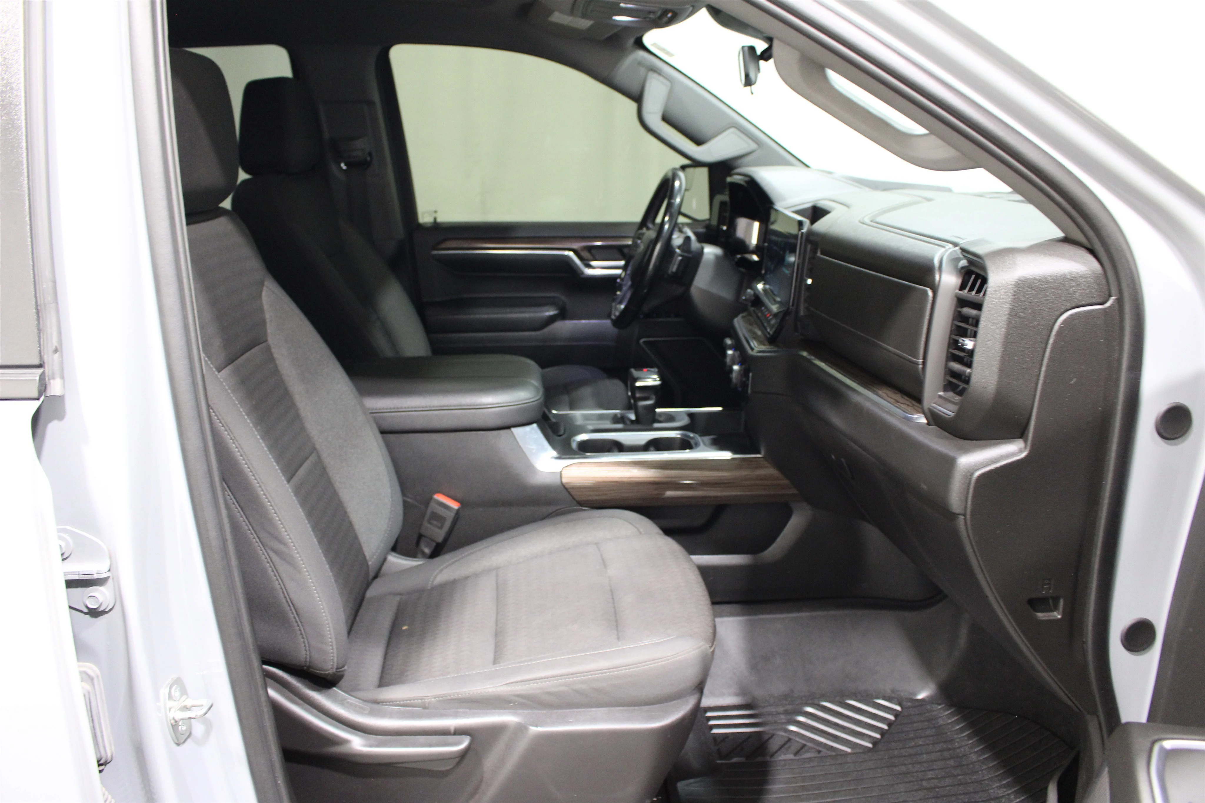 2024 Chevrolet Silverado 1500 RST - Photo 25