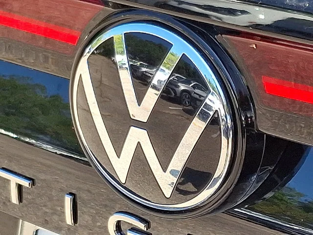 2025 Volkswagen Tiguan SE - Photo 6
