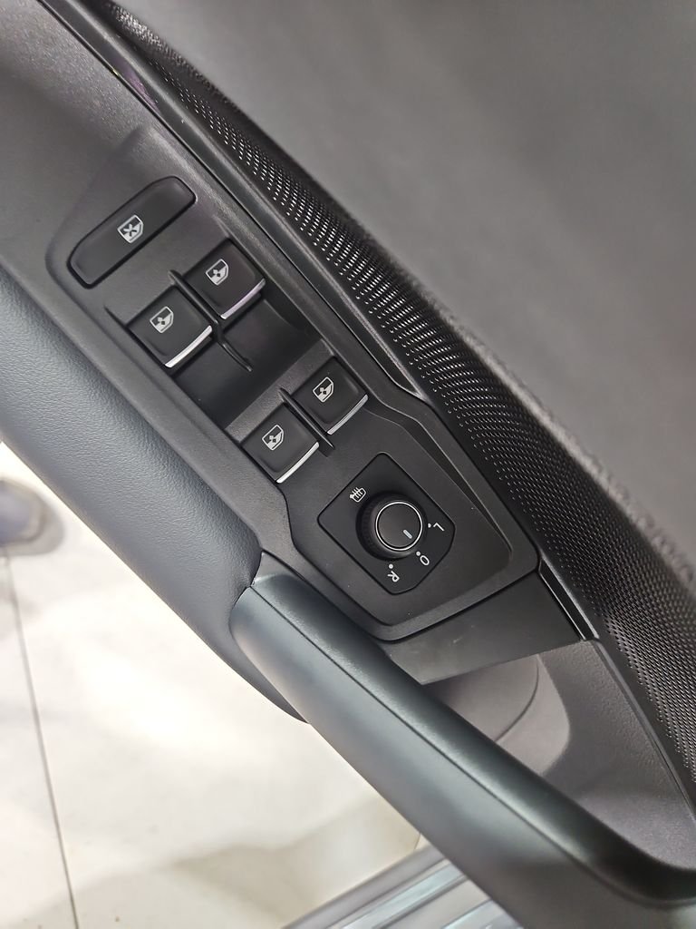 2026 Volkswagen Tiguan SE R-LINE BLACK - Photo 11