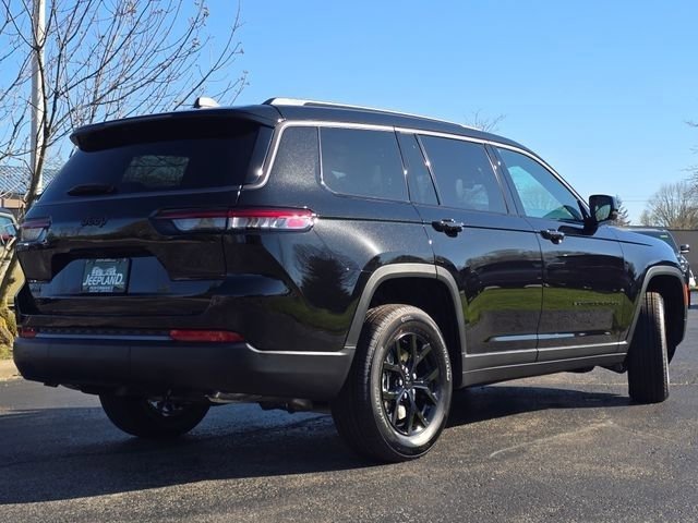 New 2026 Diamond Black Crystal Pearl-Coat Exterior Paint Jeep Altitude image 29