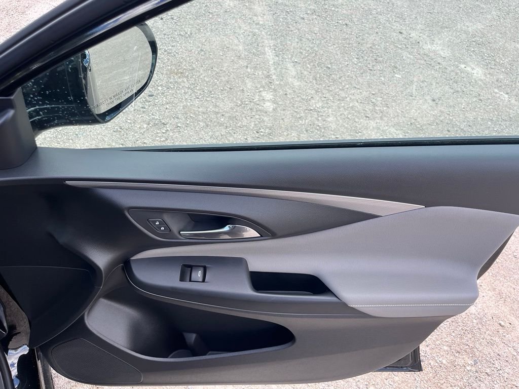 Used 2025 Ebony Twilight Metallic Buick Avenir image 36