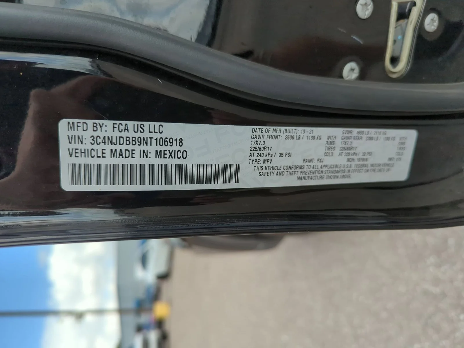 Used 2022 Diamond Black Crystal Pearlcoat Jeep Latitude image 15