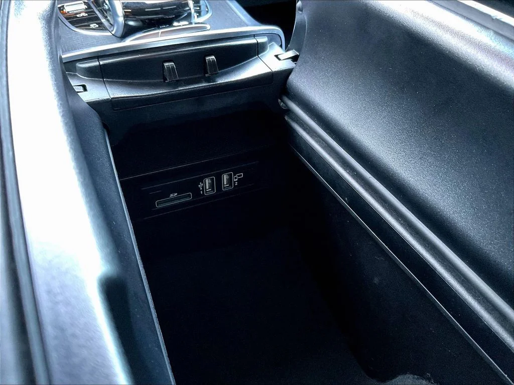 Used 2021 Obsidian Black Metallic Mercedes-Benz G 550 image 16