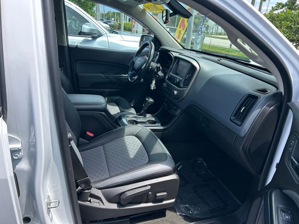 Used 2018 White Chevrolet Z71 image 39