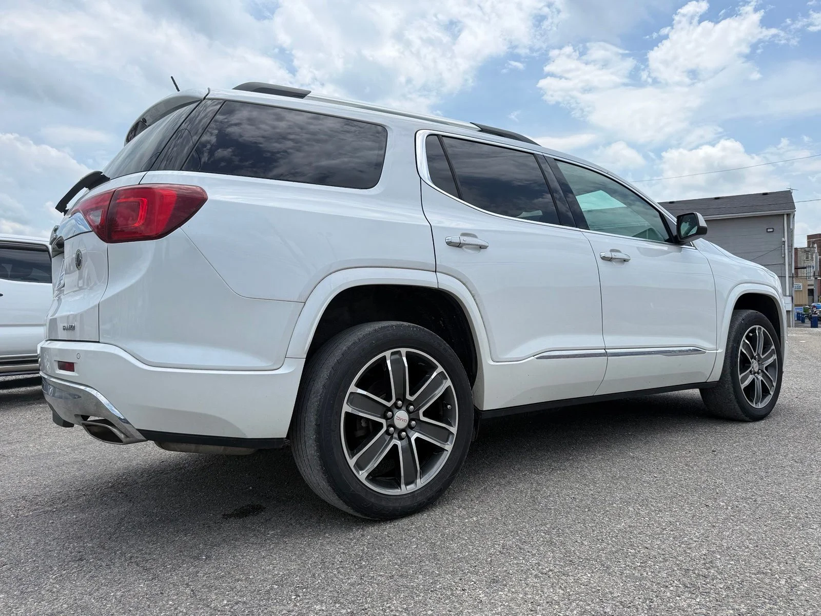 Used 2018 White GMC Denali image 7