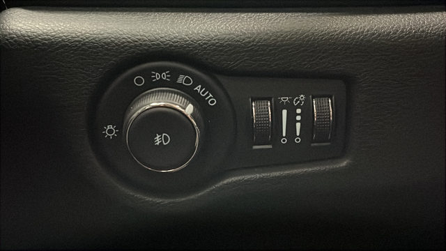 Used 2023 Brilliant Black Crystal Pearlcoat Chrysler Touring L image 33