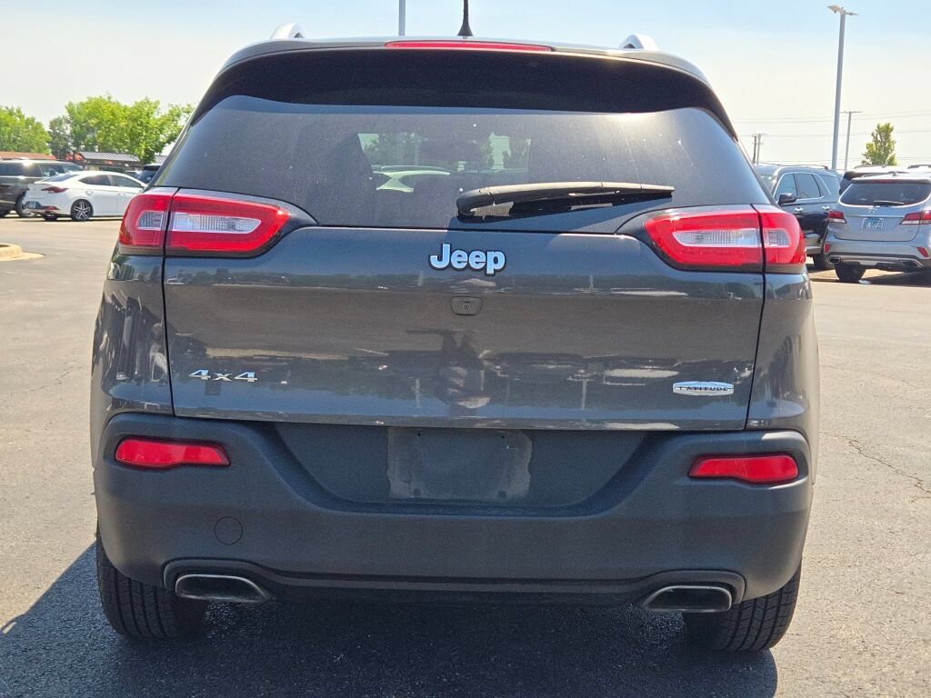 Used 2016 Gray Jeep Latitude image 13