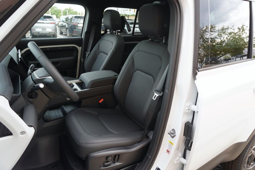 New 2026 Fuji White Land Rover S image 13