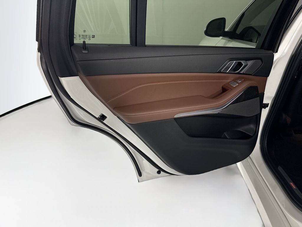 Used 2024 Alpine White BMW xDrive40i image 27