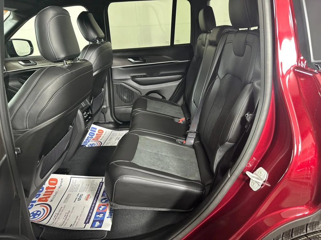 New 2026 Velvet Red Pearl-Coat Exterior Paint Jeep Altitude image 24