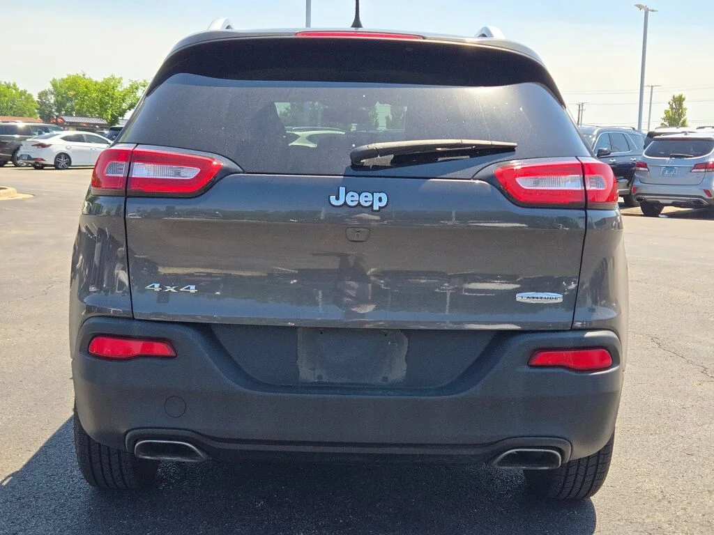 Used 2016 Gray Jeep Latitude image 13