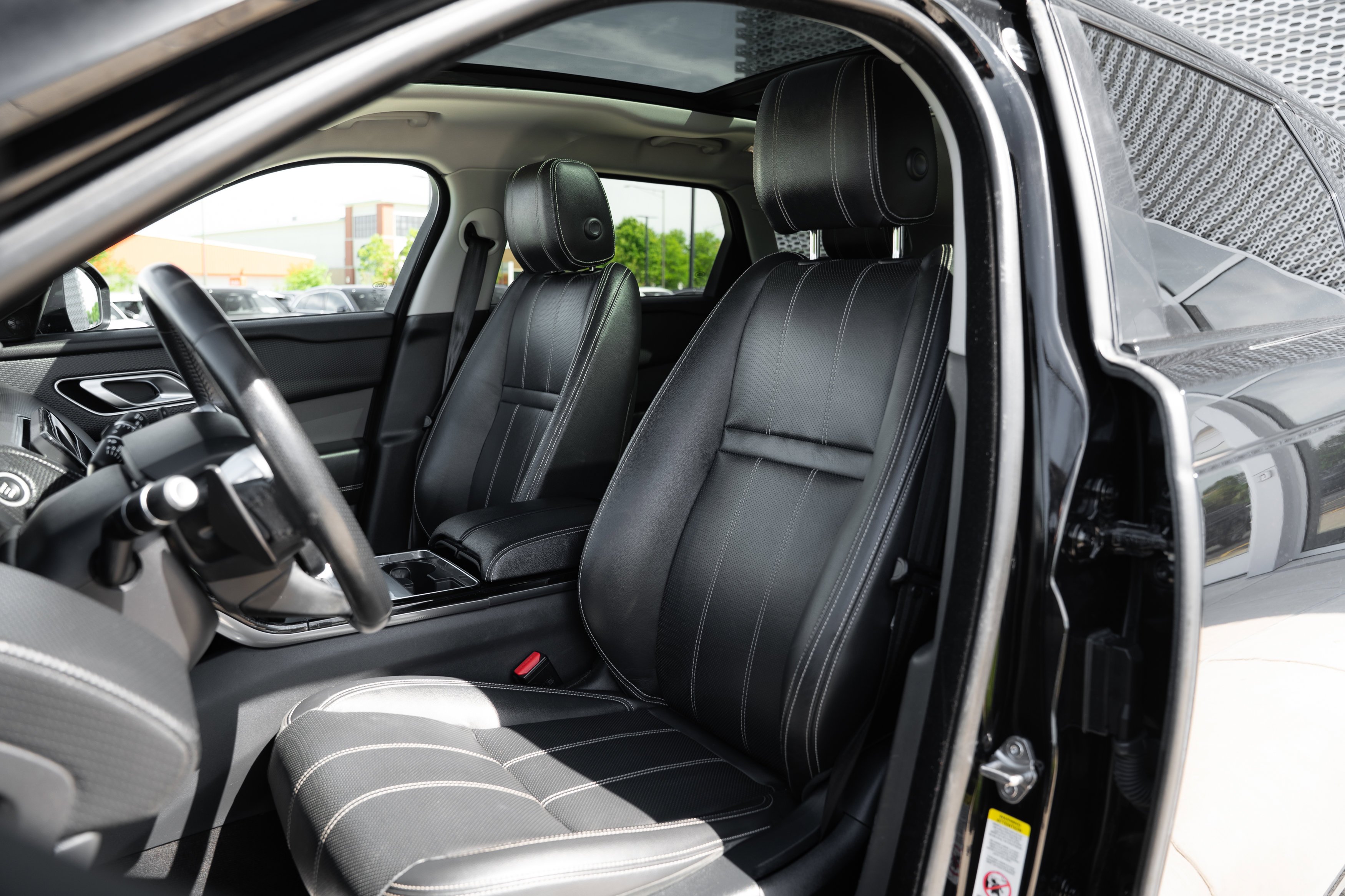 Used 2020 Santorini Black Metallic Land Rover S image 22