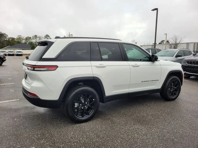 New 2026 Bright White Clear-Coat Exterior Paint Jeep Altitude image 12