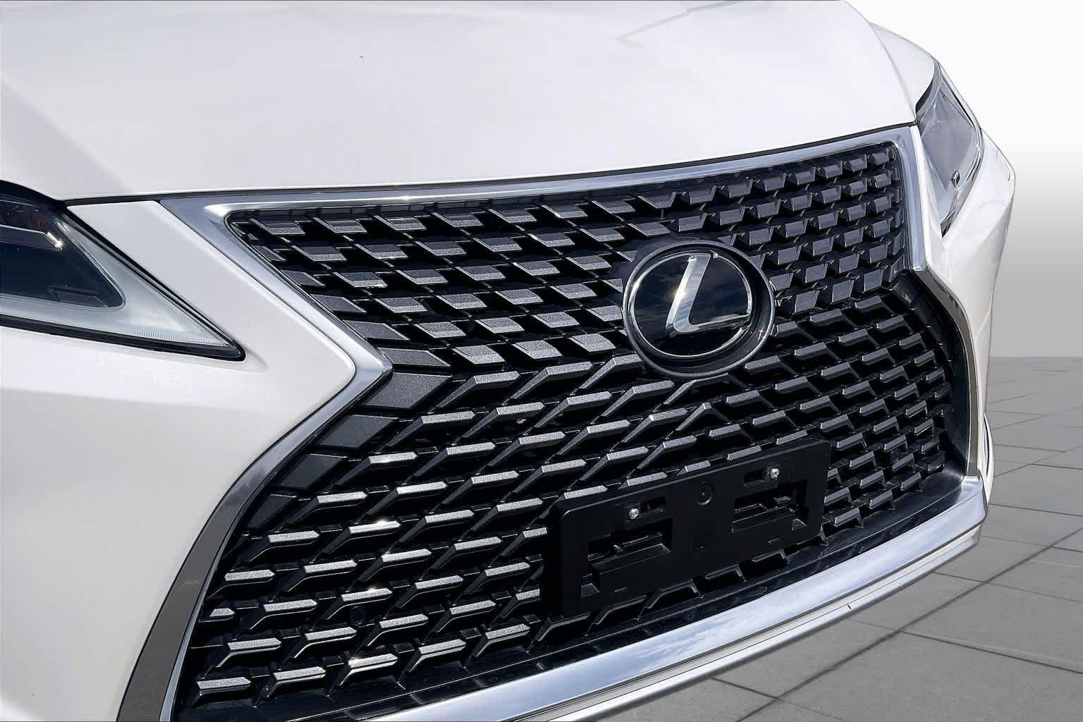 Used 2020 Eminent White Pearl Lexus  image 28